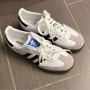 Adidas unisex Sambas